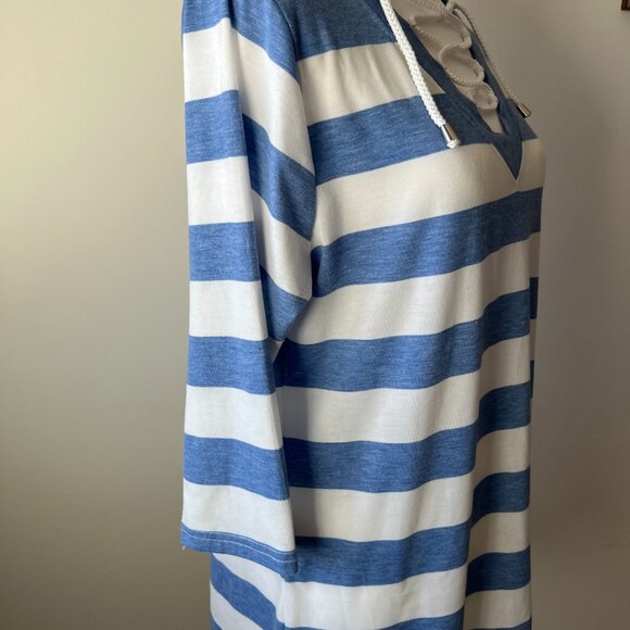 La Madona Blue & White Striped V-Neck Tee w/ Lace-Up Detail - Casual Chic! Sz M - Picture 3 of 14